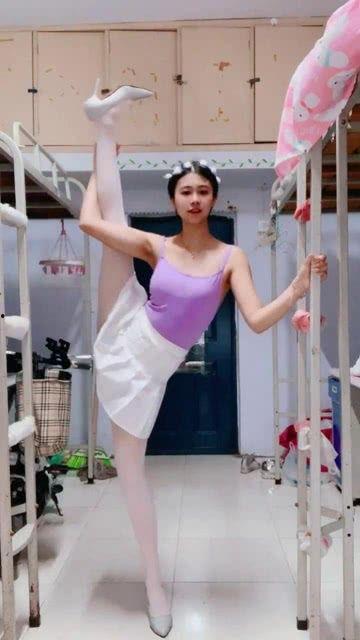 国产艺校妹子在线视频,青春风采绽放网络舞台